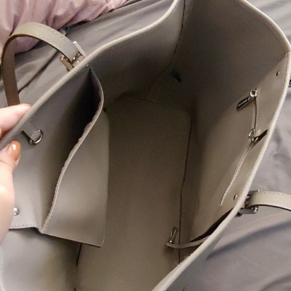 Michael Kors 👛 - Picture 3 of 5